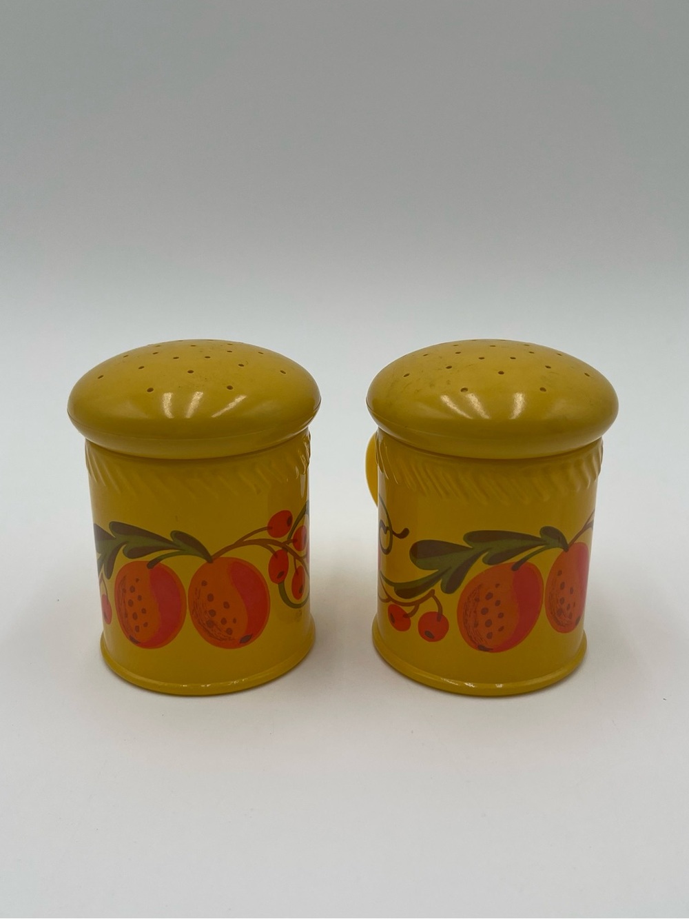 Vtg 70s Avon Pennsylvania Dutch Powder Shakers Yellow Ceramic Kitchen Bath USA